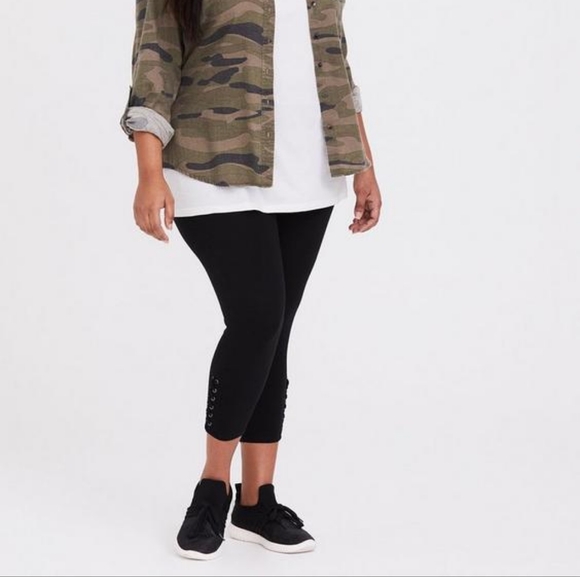 Crop Premium Legging - Lace-Up Black - Picture 3 of 6